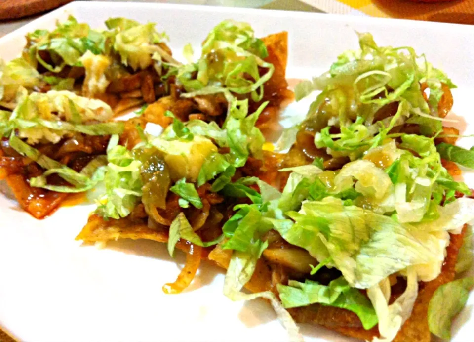 Snapdishの料理写真:Tostadas de tinga de pollo (chicken tinga tostadas) cocktail party version|Jorge Bernal Márquezさん