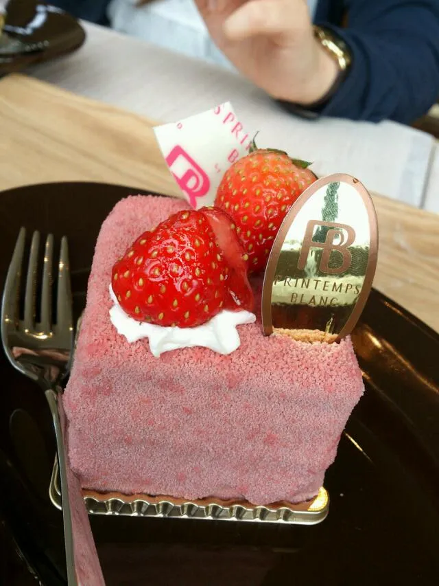 Snapdishの料理写真:いちごのケーキ(名前忘れました)|さえままさん