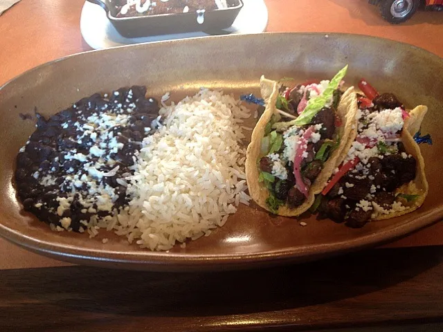 Snapdishの料理写真:Carne asada tacos|Telma Larmanさん