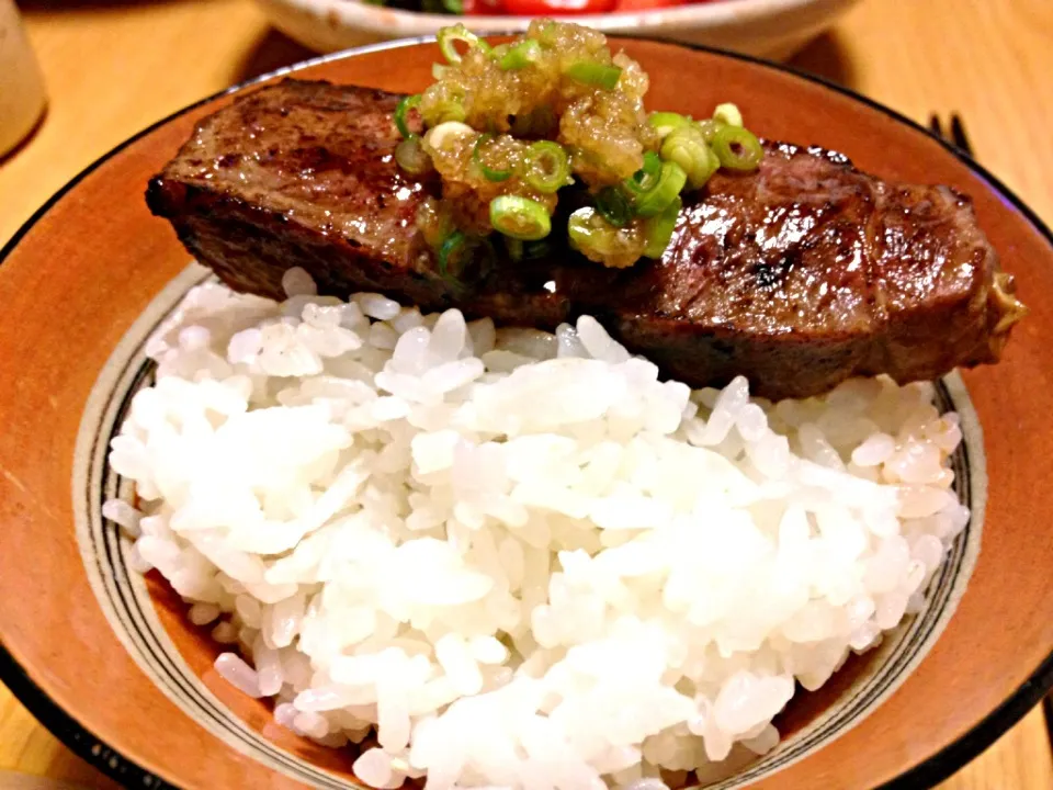 牛肉ロース乗っけ飯|炊かれたいオトコ おこん 小栁津さん