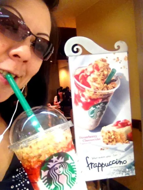 Starbuck lovers! Strawberry chesee cake frapuccino...|fatima kitautiさん