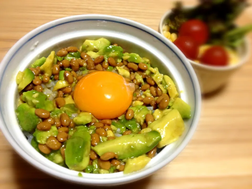 アボカド納豆丼、サラダ|離乳食完了期 1歳さん