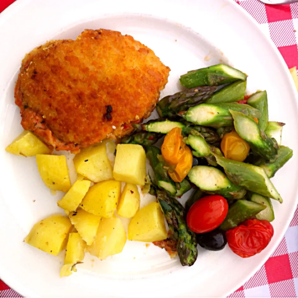 Mozarella tomaatschnitzel met aardappels en asperges uit de oven...|petitさん