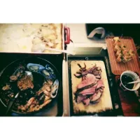 Roast Leg of Lamb, Jus, Caramelized Onions, Seafood Paella, Potato Au Dauphinoise, Siu Yok|Desmond Shenさん