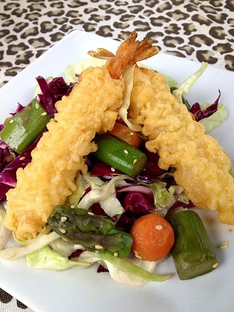 Cabbage, asparagus, carrot salad with shrimp|Katrina Fernandezさん