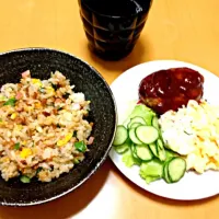 納豆チャーハンとハンバーグと卵のサラダ|あやさん