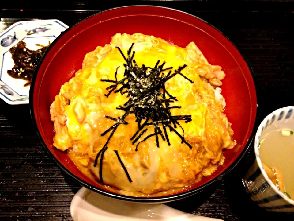 親子丼 ／八重洲 地鶏や|まるまさん