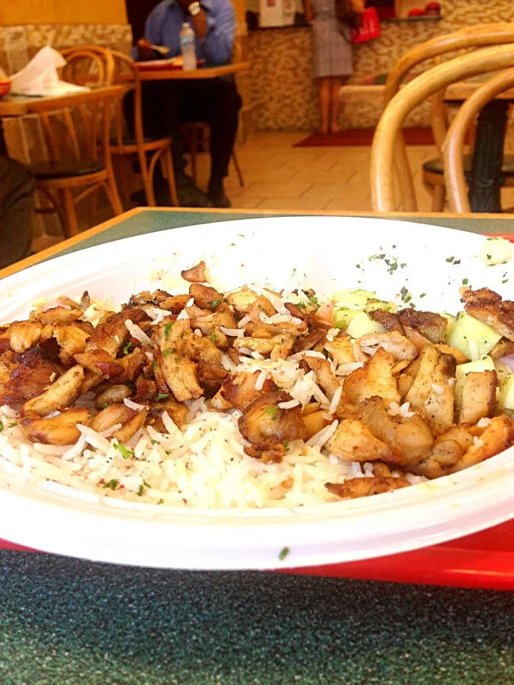 Snapdishの料理写真:Shawarma chicken plate|Edgar Rodriguezさん