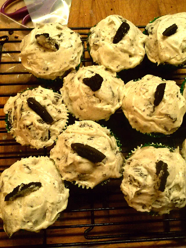 Ultimate Oreo cookie cupcakes|nyiema vickersさん