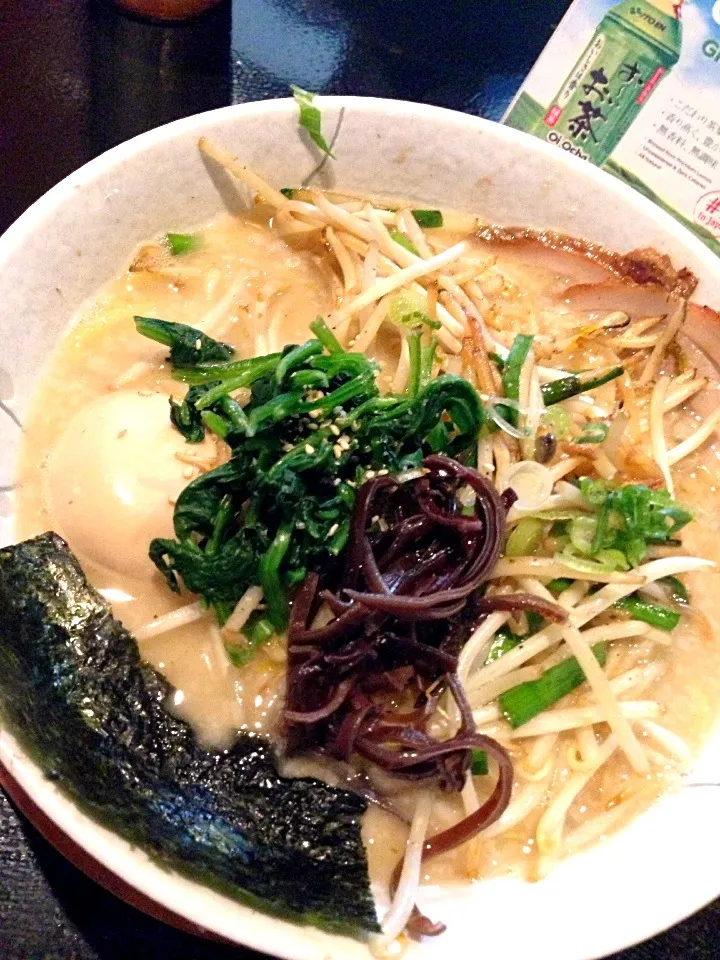 Ramen Quest. Shiro soup (Tonkotsu + sea salt) with Moyashi. Approved.|Hitoshi Hokamuraさん