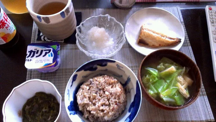 鯖塩焼き&めかぶ&大根おろし&キャベツの味噌汁|まぐろさん