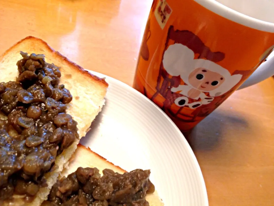 小豆は切らしているけど餡バタトースト食べたかったのでレンズ豆であんこ作りました(⌒▽⌒)|松浦有里さん