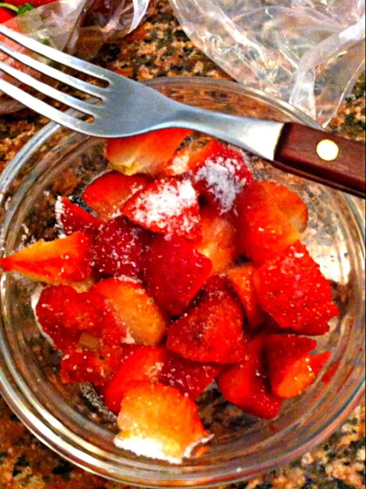 Strawberries with sugar ☺|Albana Azzolinaさん