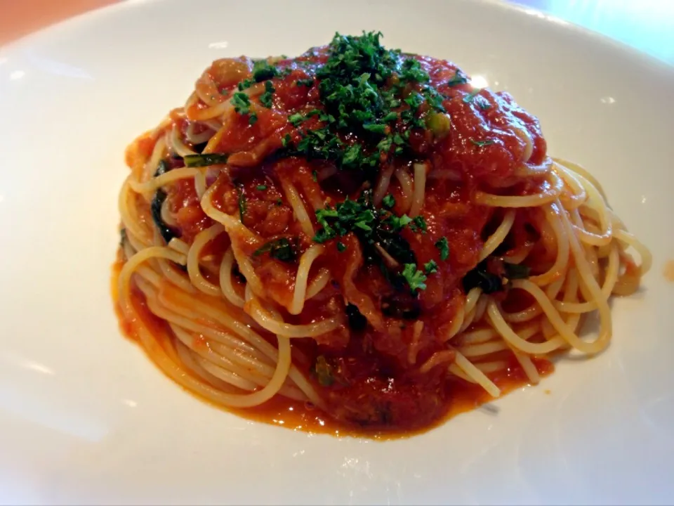 Snapdishの料理写真:ズワイ蟹と春菊のトマトパスタ♪|tku🍅🍝🍜🍝🍜🍝🍅さん