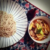 Snapdishの料理写真:豚バラと揚げのつけだれで蕎麦〜|みほさん