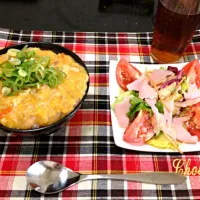 シンプルな親子丼に5種のキャベツとトマトとハムサラダ|ともや。さん