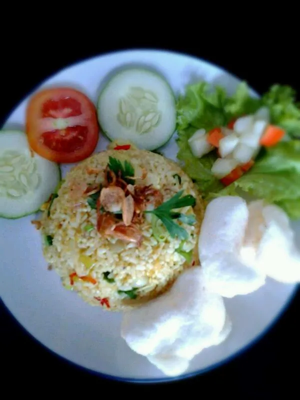 Snapdishの料理写真:Nasi Goreng Kunyit (turmeric fried rice)|Made Ayu Aryaniさん