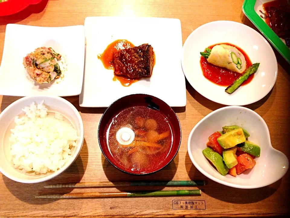 梅と里芋サラダ、アボカドトマト和え、ポトフ、鯖のケチャップ煮、アスパラ鶏ササミ巻|ちびさん