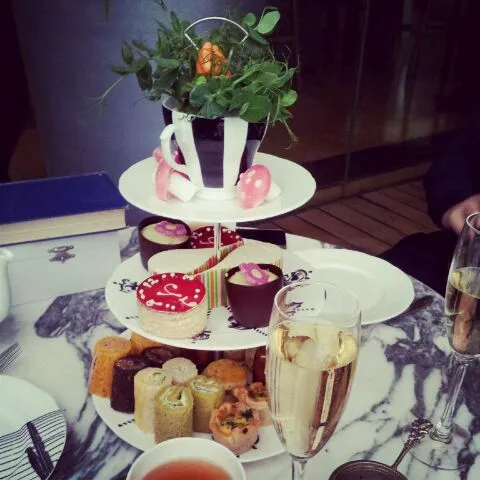 sanderson hotel mad hatters afternoon tea|karenyuenさん