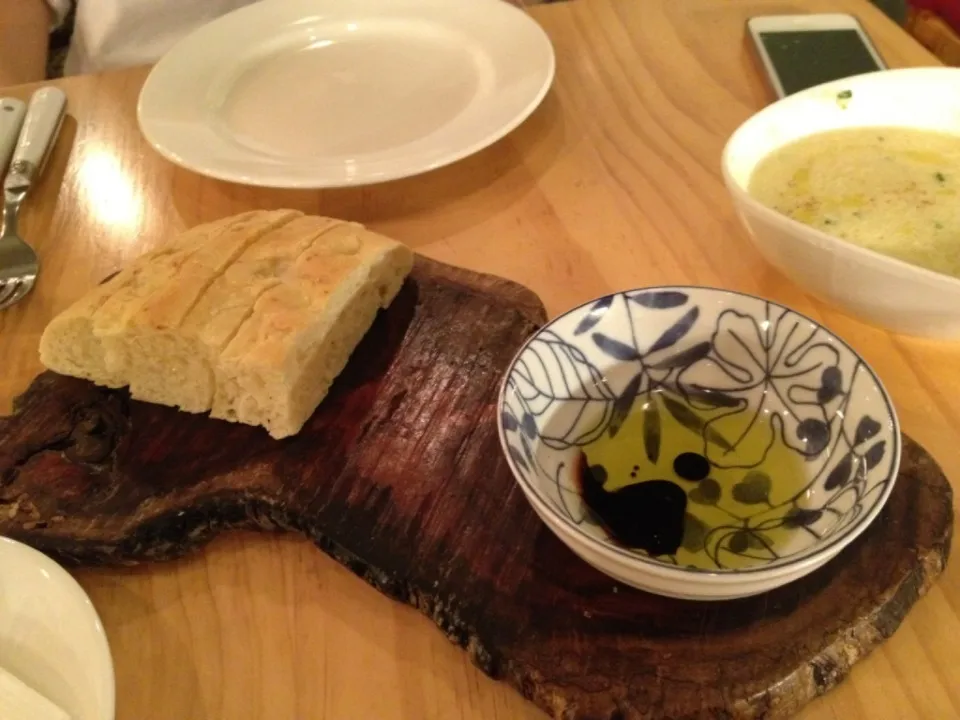 Italian bread with olive oil and vinegar|Elaineさん