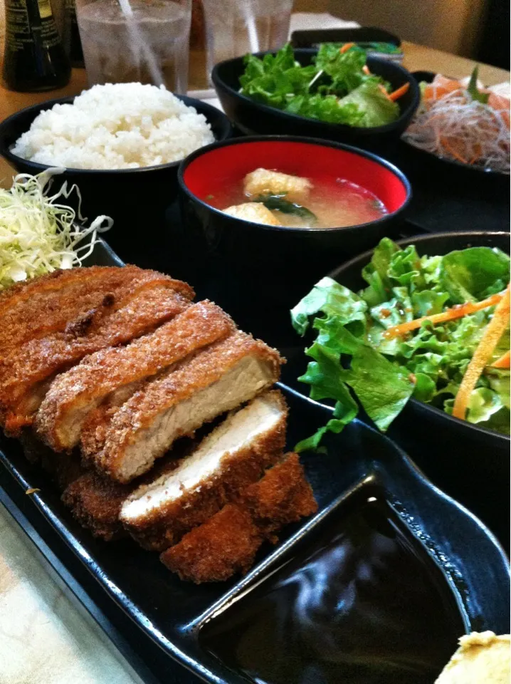 Tonkatsu! $8.50 lunch with my coworker.|mamaeriさん