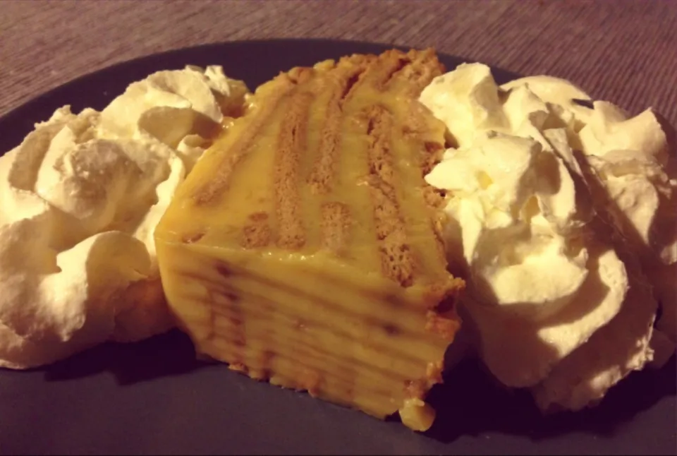 Caramel & Cookies custard with creammmm...|De Pupesさん