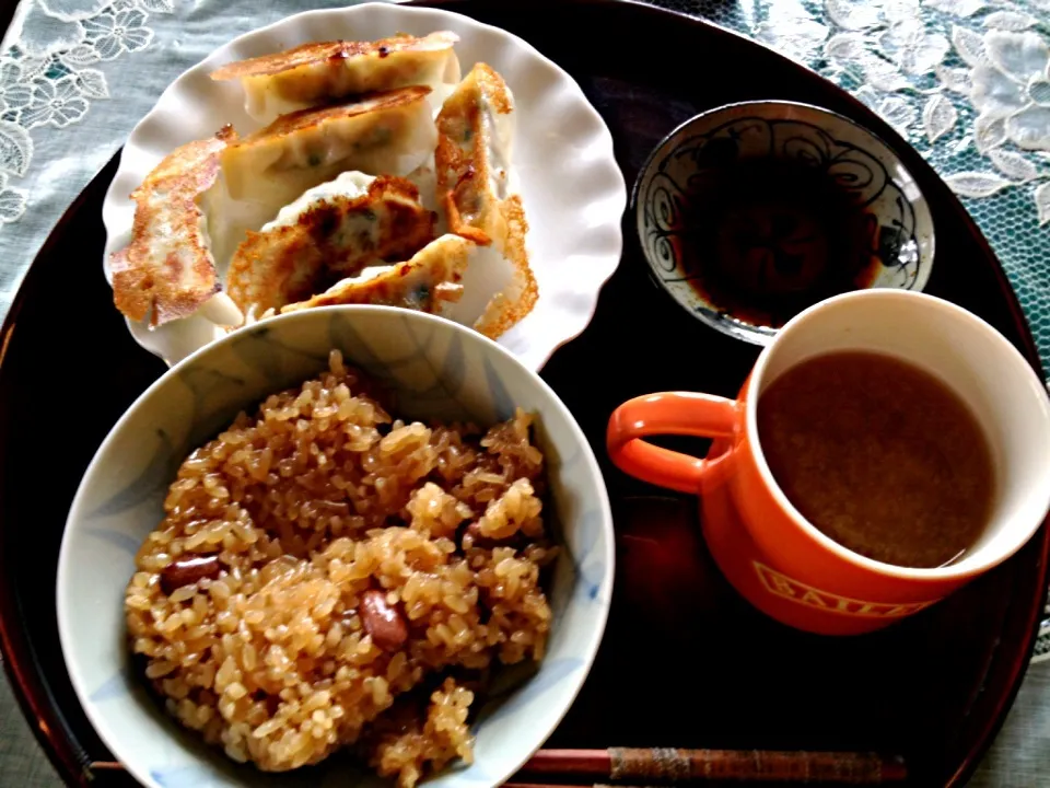 Snapdishの料理写真:餃子＆赤飯|maroさん