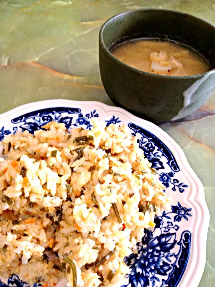 搾菜チャーハン  山芋と油揚げのお味噌汁|きくりさん