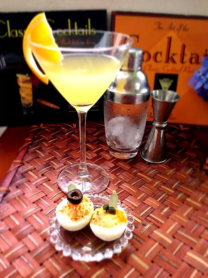 Snapdishの料理写真:wait a moment☝"orange blossom&Deviled egg🍸ちょっとこれで待っててね♥ｵﾚﾝｼﾞﾌﾞﾛｯｻﾑ&ﾃﾞﾋﾞﾙﾄﾞｴｯｸﾞ|🌈Ami🍻さん