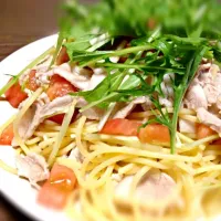 さっぱりトマトと豚肉の冷静サラダパスタ♡|あやのさん