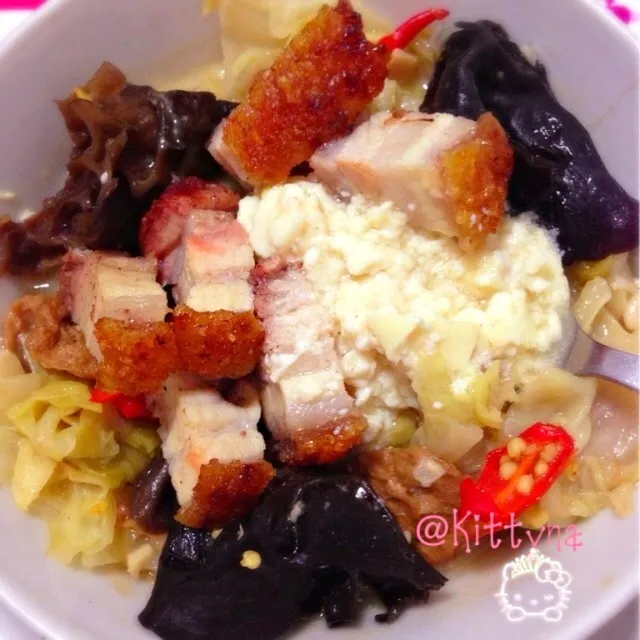 Snapdishの料理写真:🎀(◕‿◕🌸)コン豆腐睡，黑木耳，菠萝菜，烧肉晚餐✨|🎀Kittyna🌸さん