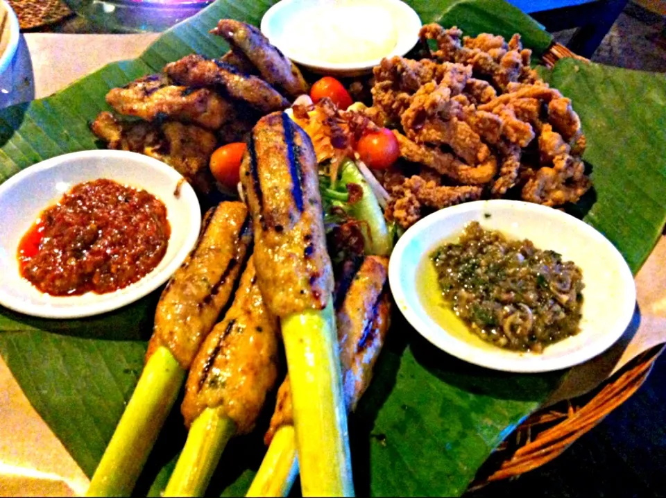 Snapdishの料理写真:Balinese trio (chicken wings, chicken satay and deep fried squid)|Jorge Bernal Márquezさん