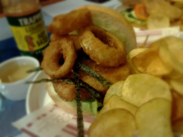 my monsta burger with potato chips :D|Grazeeさん