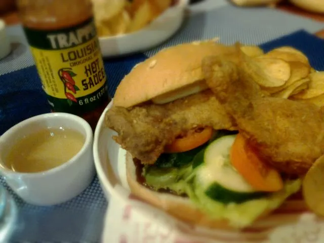 Snapdishの料理写真:my monsta burger with potato chips :D|Grazeeさん