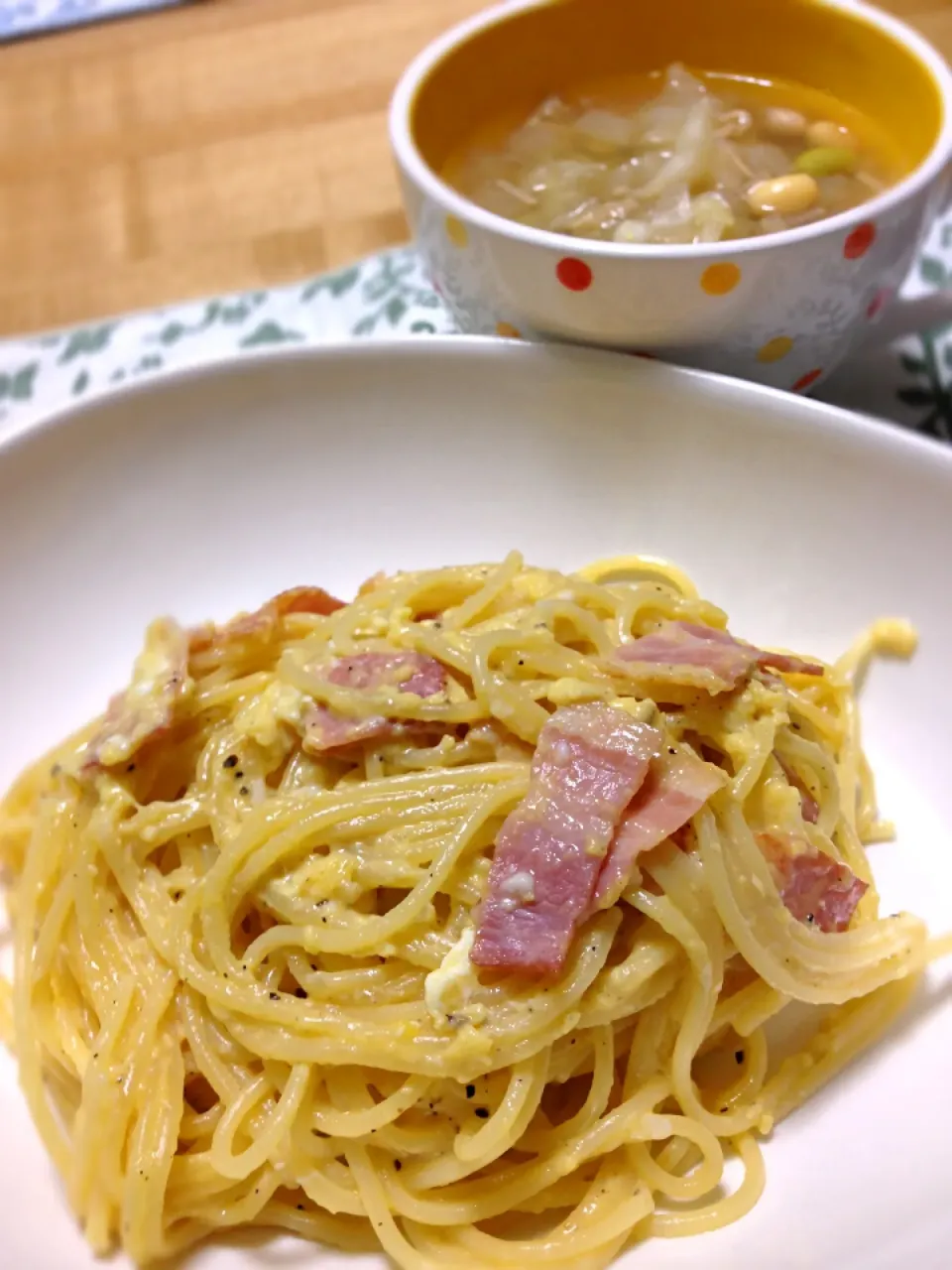 カルボナーラ🍝 と 豆とキャベツのスープ|こいちさん