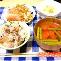 Snapdishの料理写真:鮭の南蛮漬けと肉ごぼう混ぜ御飯とアスパラとトマトの吸い物|えみさん