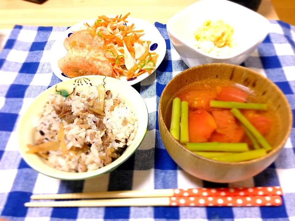 鮭の南蛮漬けと肉ごぼう混ぜ御飯とアスパラとトマトの吸い物|えみさん