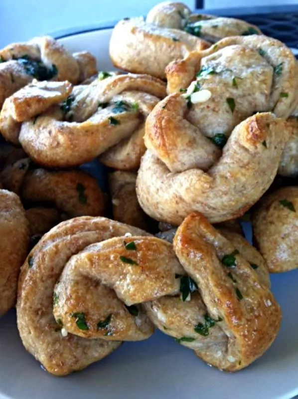 Whole Wheat Garlic Knots|lindsay robesonさん