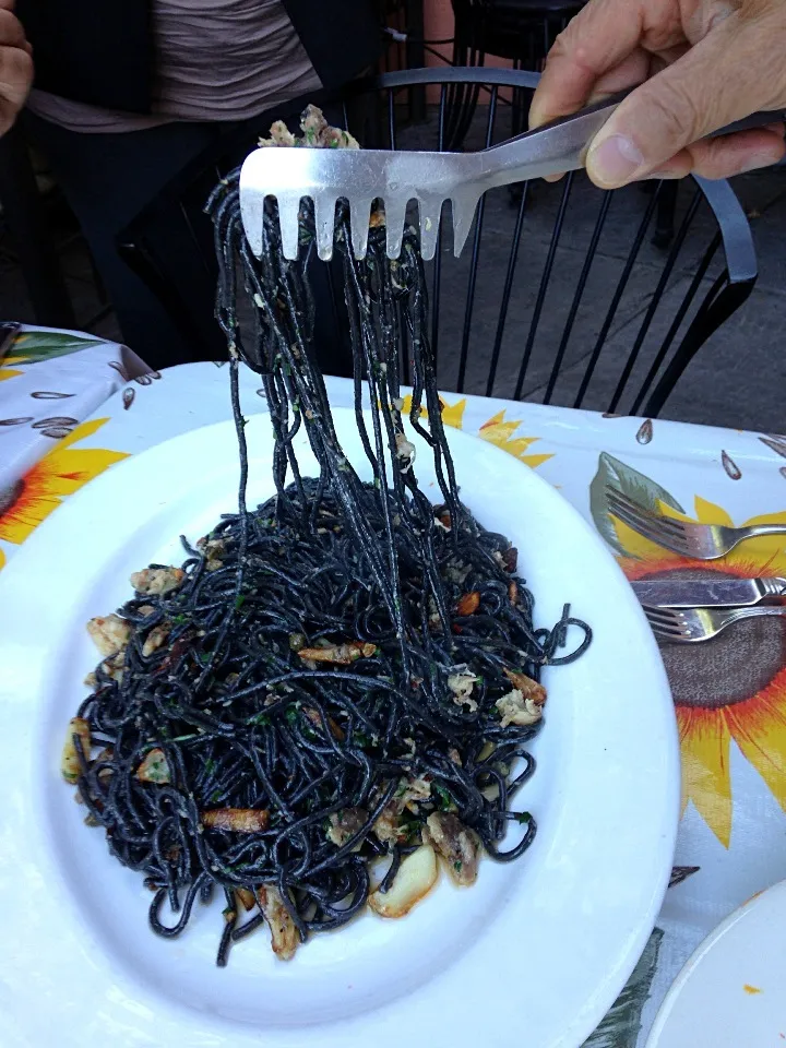 Spaghetti Neri with anchovies|Brock Freemanさん