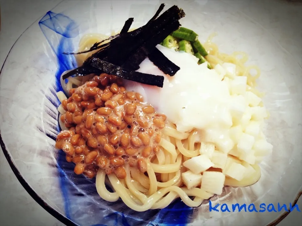 水沢うどんで、冷やしネバトロぶっかけうどん|かまさん