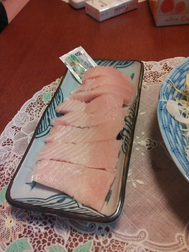 Snapdishの料理写真:maguro sashimi|misono pimpeさん