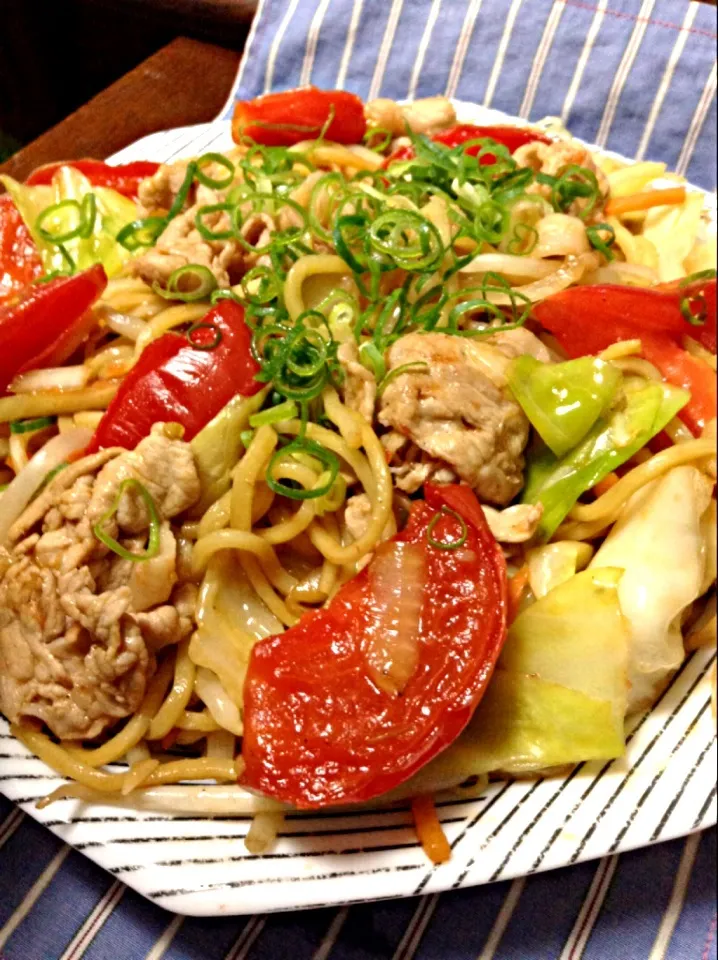 Snapdishの料理写真:トマト焼きそば.                     Yakisoba with Tomato|yorikoさん