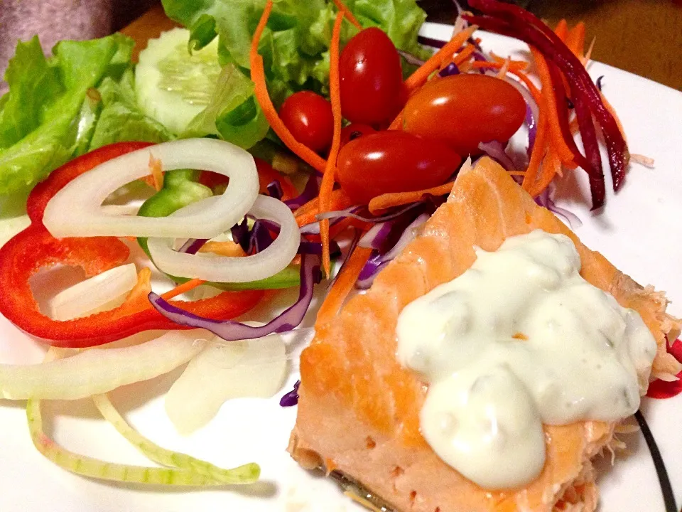 Salmon Steak with Salad|Vorapoatさん