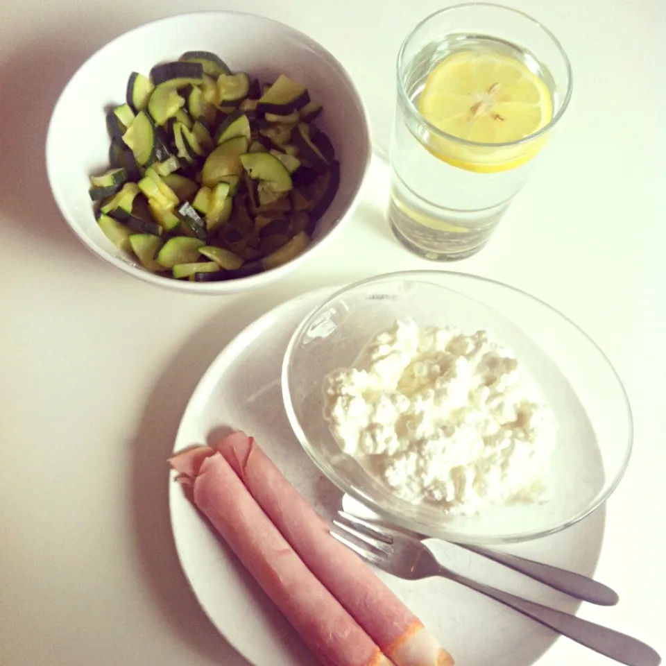 Snapdishの料理写真:Zucchini Hüttenkäse Schinken|Patrycjaさん