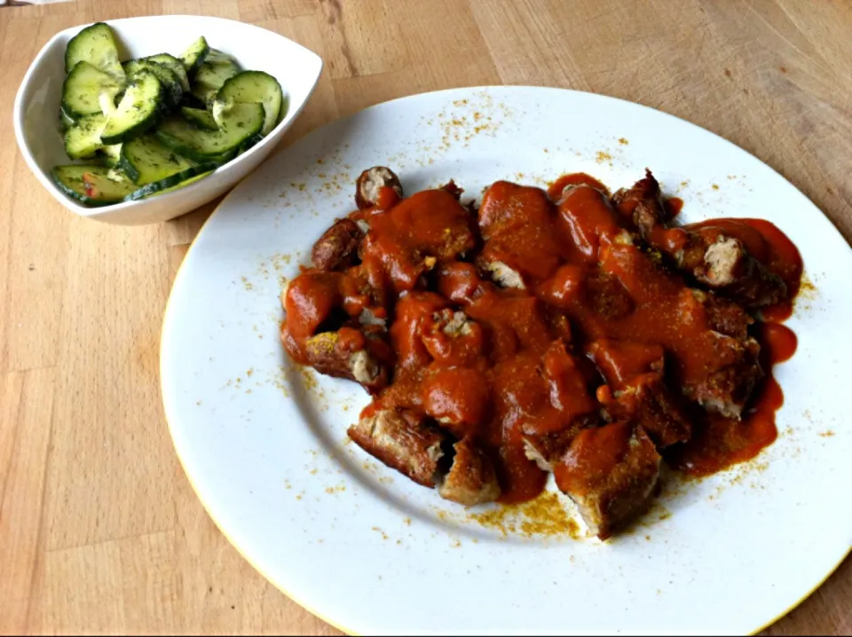 Currywurst mit Gurkensalat|wiwi mrgさん