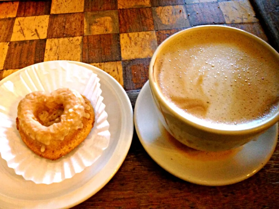 Vegan donut and a cappuccino with rice milk|Shawna Rowleyさん