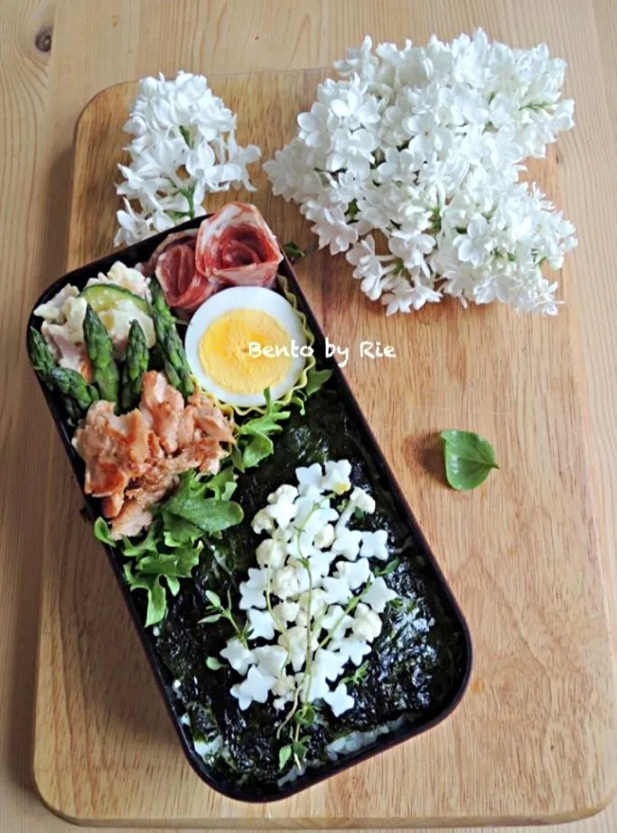 Snapdishの料理写真:花弁3  白いライラック弁当🌲|Rie in Norwayさん