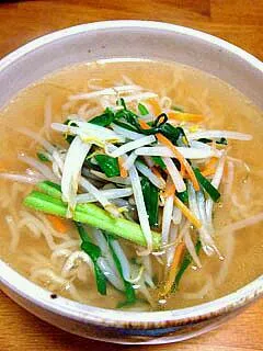 ニラもやし炒めのせラーメン（マルちゃん正麺・塩）|すーさん