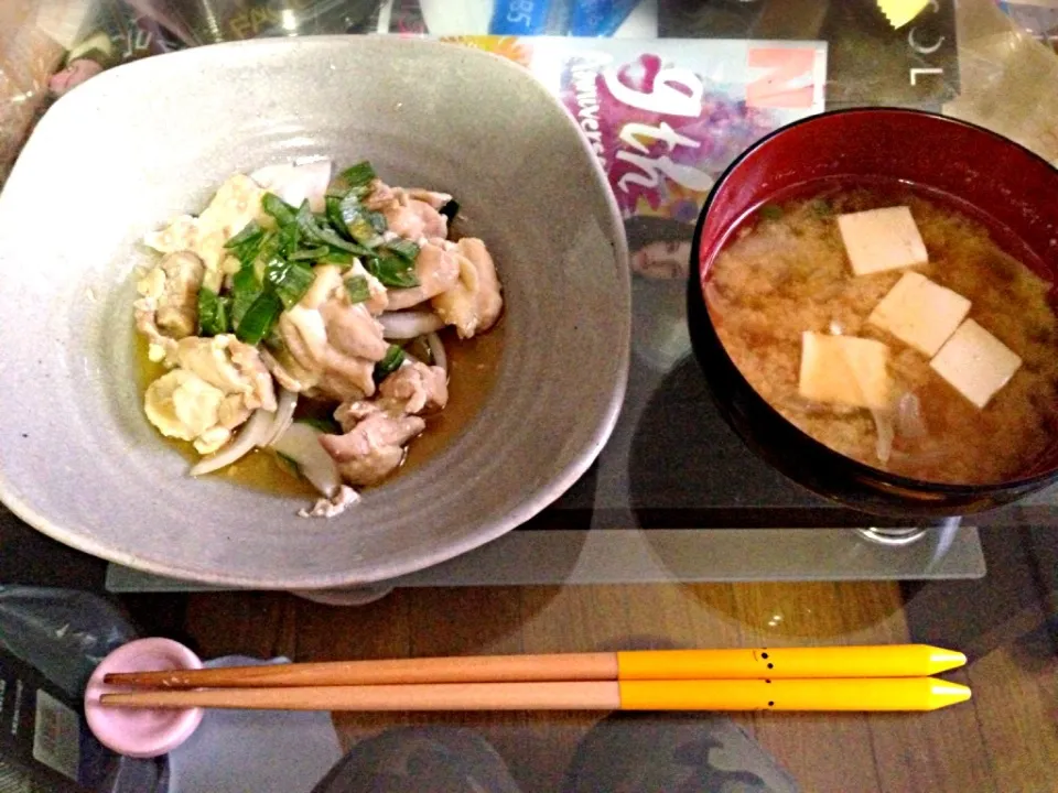 鶏肉のねぎ塩だれがけと味噌汁|せちゃんさん