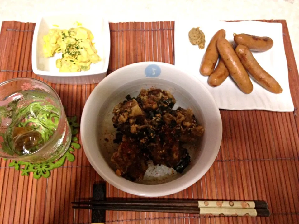 ニラ醤油和え唐揚げ丼🍚とおつまみ🍻|みきぴょん♪さん